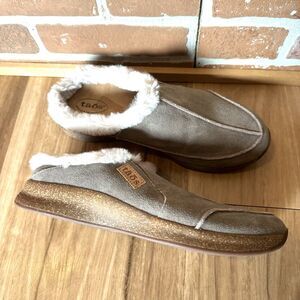 NWOT Taos Future Clog Fur Slip On Shoes Taupe Suede Comfort Supportive Women 10
